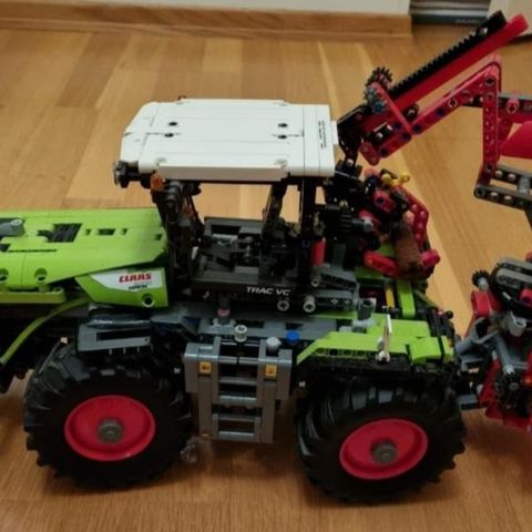 LEGO TECHNIC 42054 CLAAS XERION 5000 TRAC VC