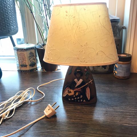 Lampe med asiatisk motiv