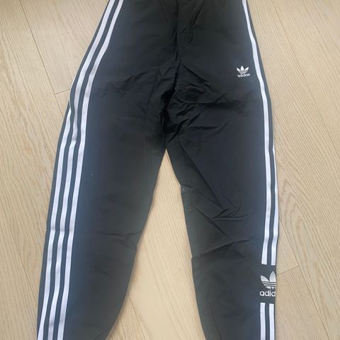 Ny adidas Originals bukse (str. XXS)