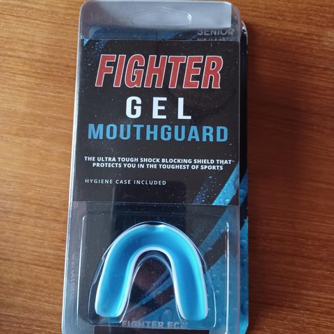 BILLIG Fighter Gel Mouthguard / tann beskyttelse