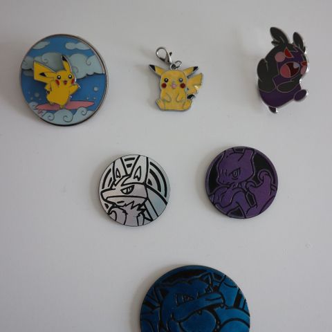 Pokemon coins og badge