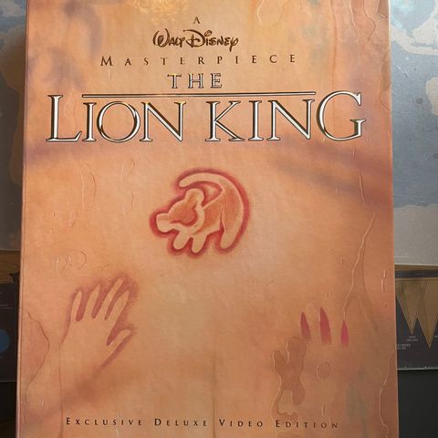 Samlerboks Disneys Løvenes konge - Exclusive Deluxe Video Edition (VHS)