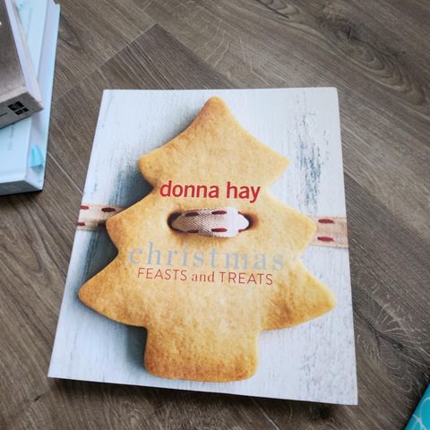 NY- Donna Hay Christmas Feasts and Treats