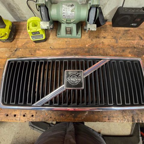 Volvo 240 grill