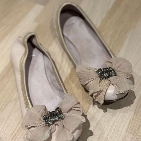 Beige ballerina/flats i skinn med sløyfe  str 36