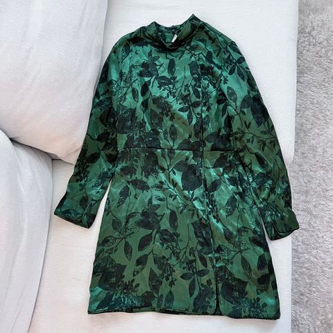 Grønn kjole mønstret