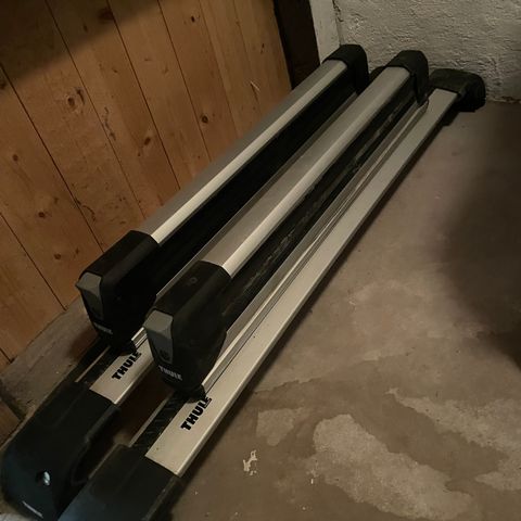 Takstativ Thule med ski extender selges.