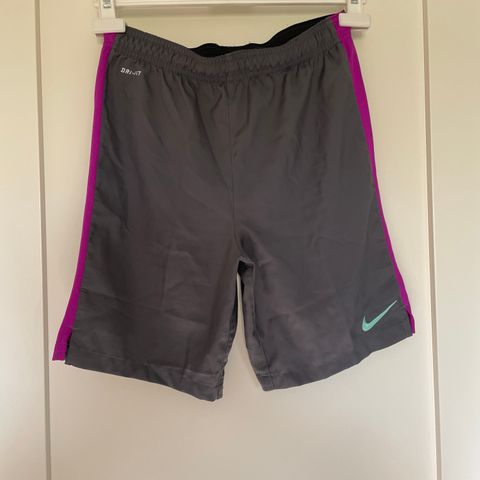 Nike basket shorts str 12/13 år