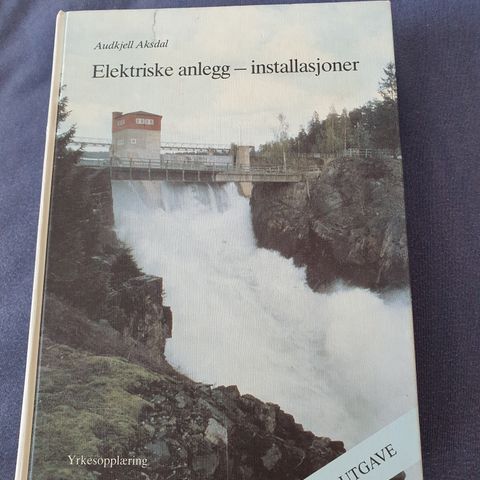 Elektriske Anlegg - Installasjoner,,,