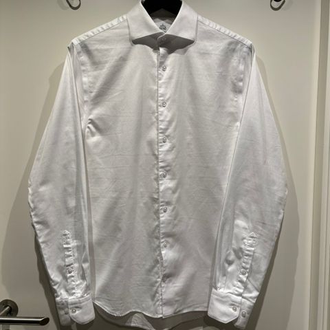 Hvit skjorte fra The shirt factory