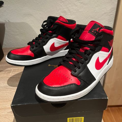 Jordan 1 mid, strl 44