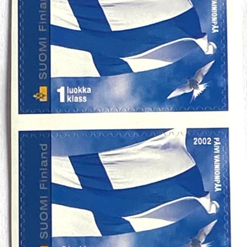 Finland 2002 Nasjonalflagg To merker Selvklebende papir  AFA 1579 Postfrisk