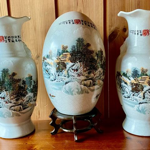 Et sett på 3 Kinesiske Krukker / Vaser / Dekorasjons Egg