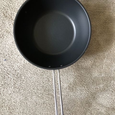 Fiskars Functional Form wokpanne 28 cm, til alle koketopper inkludert induksjon