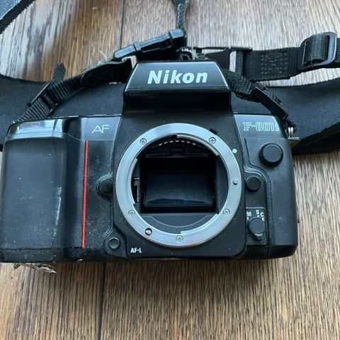 Nikon F-801s (DEFEKT / DELER)