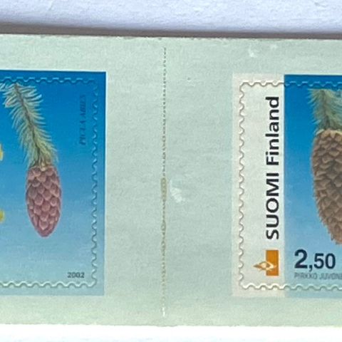 Finland 2002  Tresorter To merker Gran Selvklebende papir AFA 1596 Postfrisk