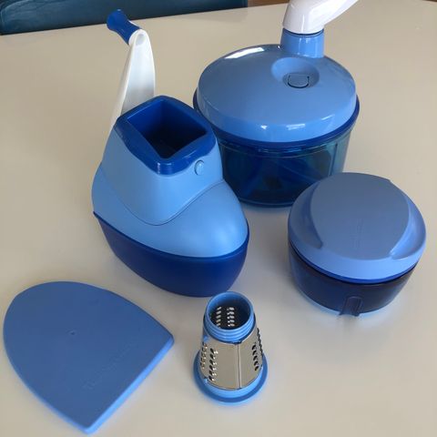 Tupperware Chopper/miksebolle og grate n store rivjern.