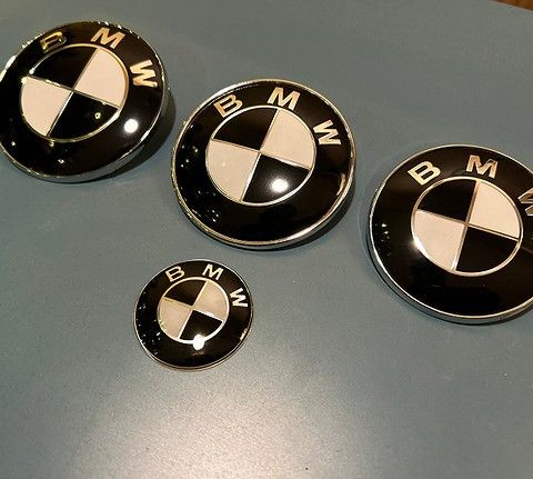 BMW emblem svart/hvit F10 F11 E60 E61 E90 E91 F30 ++ panser logo