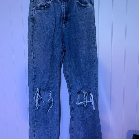 Ripped blue jeans str 40