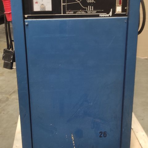 Batterilader til 80V truckbatteri