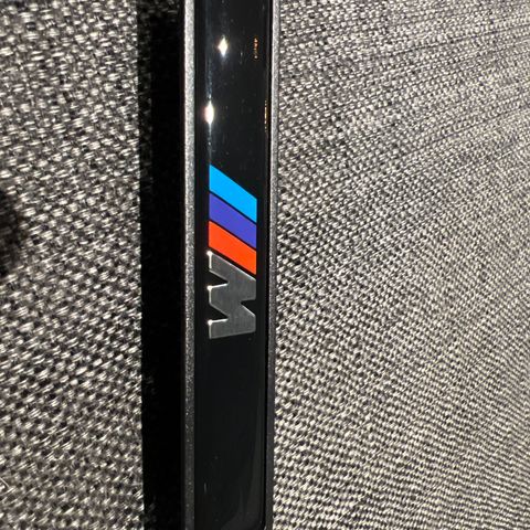 BMW E36 M M3 Emblem venstre side støtlist