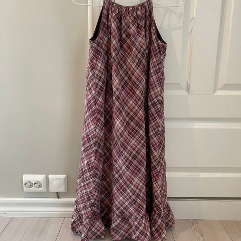 Nydelig kjole med stropper fra okaidi til jente str 158 / 164
