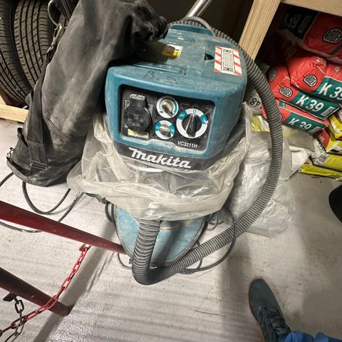 Makita VC3211H Tørr- våtstøvsuger