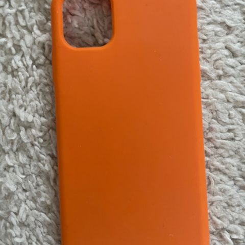 iPhone 11 mobildeksel orange myk plast  pent brukt