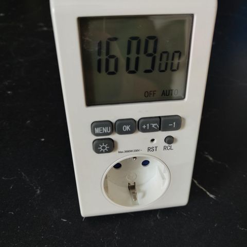 Stikkontakt timer selges