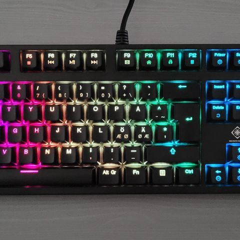 Deltaco GAM-028 mekanisk gamingtastatur med RGB