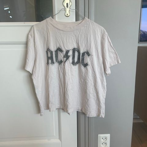 AC/DC T-Shirt - Nesten ikke brukt