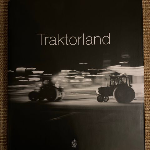 📚BORGE ANTIKVARIAT: «Traktorland» Hilde Sandvik og Knut Egil Wang