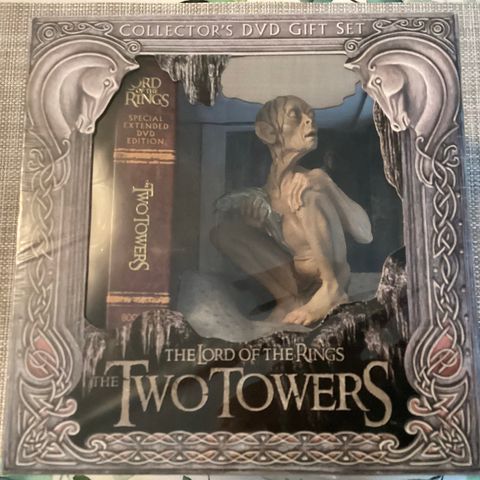 Uåpnet Samleboks med DVD/Figur + div Matriell fra «Two Tower» Trilogien