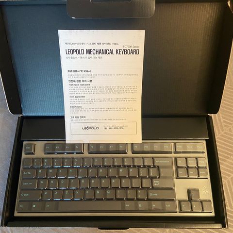 Leopold mecanical keyboard.