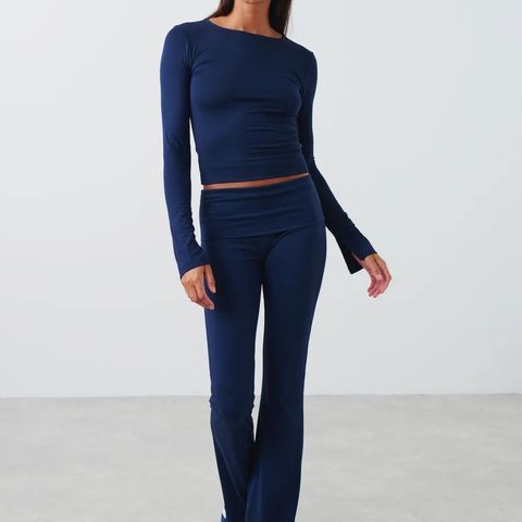 Soft touch jersey top og folded flare trousers