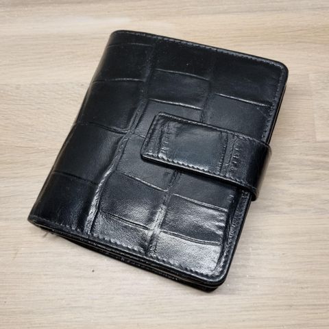 Ny sort lommebok i skinn