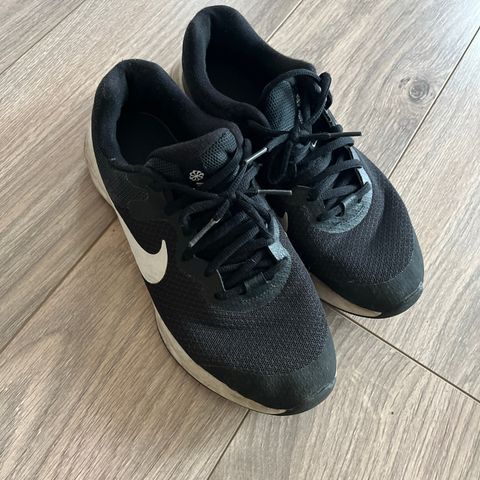 Nike joggesko str 38