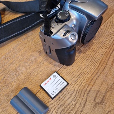 Canon 300D tidlig digital systemkamera