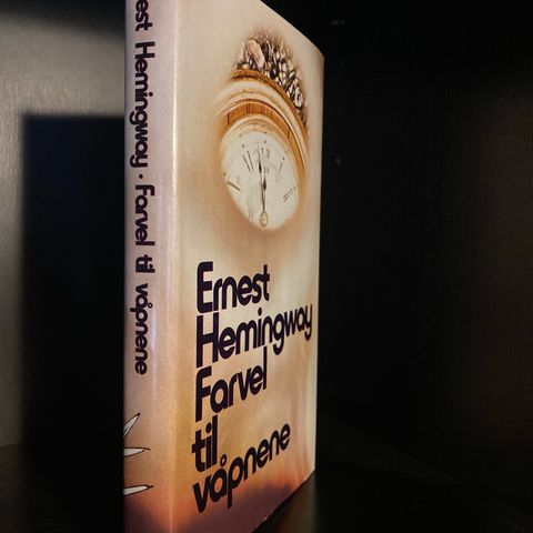 📚BORGE ANTIKVARIAT: «Farvel til våpnene» Ernest Hemingway