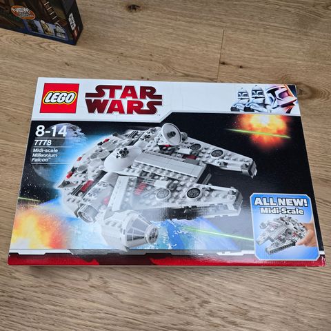 Star Wars LEGO 7778 Midi-scale Millennium Falcon uåpnet