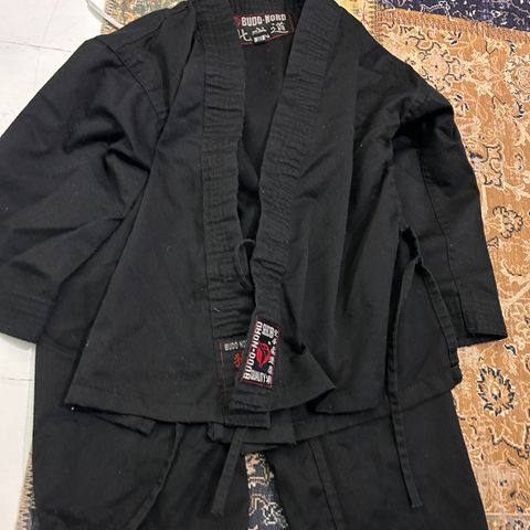 Kampsport drakt 110 karate, jujitsu