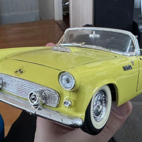 Ford Thunderbird 1/18