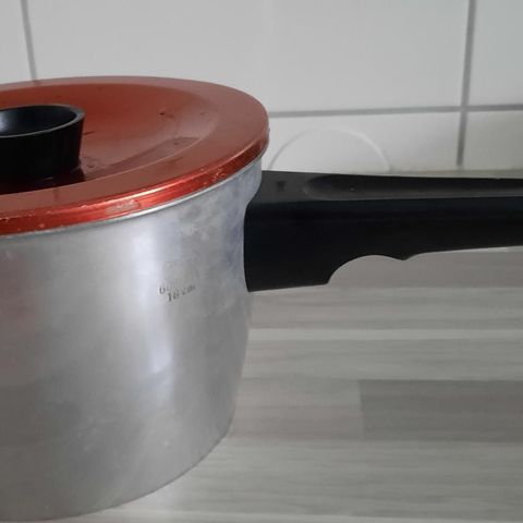 Retro Høyang kjele med teflon design Oscar Sørensen? 2,7 l A/S Nordisk Al