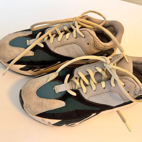 YEEZY 700 WAVERUNNER // US 7 /EU 40