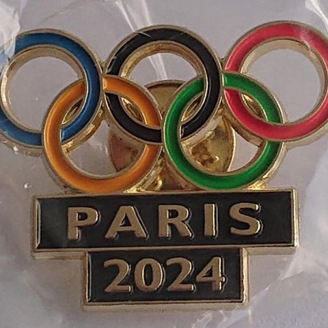 Paris 2024 olympic pins selges