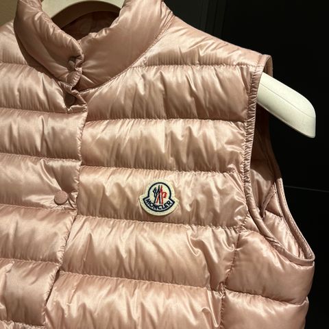 Moncler Liane Vest pudderrosa i str. 2 til salgs