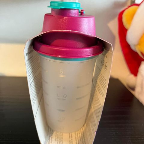 Tupperware shaker