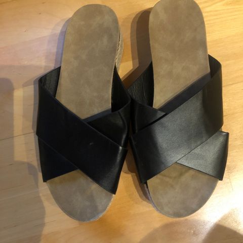 Sandaler, sorte, pent brukt