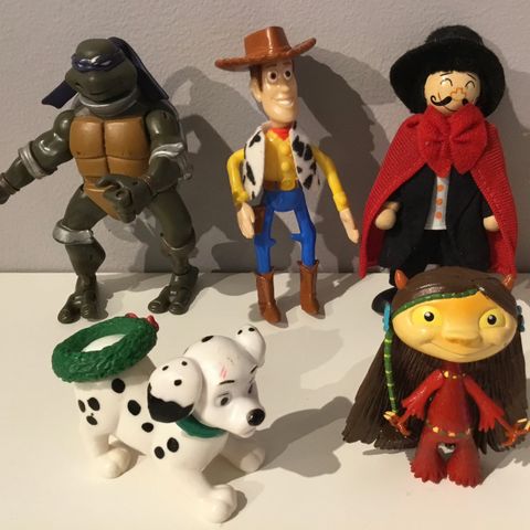 Turtles  , dalmatiner / hund , Woody i Toys story , mann og figur fra Dinsney