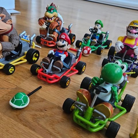 Mario Kart 64 ToyBiz figurer fra 1999 . Komplett samling, items, pull back kart